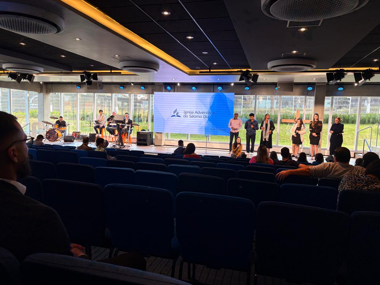 Projeto de painel de LED instalado evento da igreja adventista.